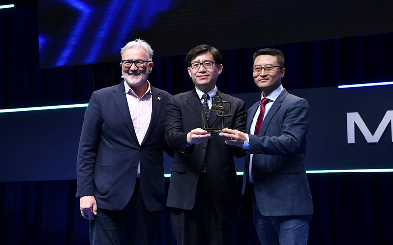win GLOMO award